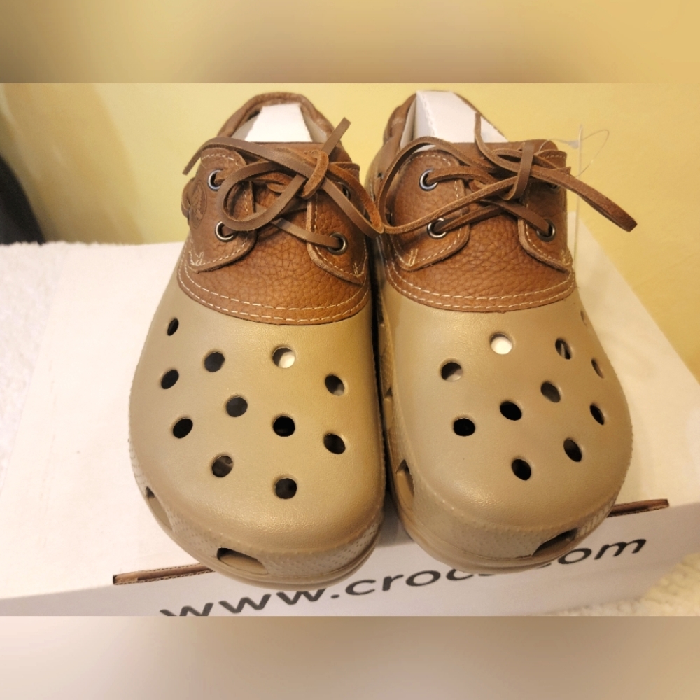 Sale💓 Crocs Islander Pit Crew Leather Upper Boat Shoes